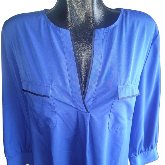 Banana Republic Blue V-Neck Pullover Top with Black Trim L - Picture 2 of 7